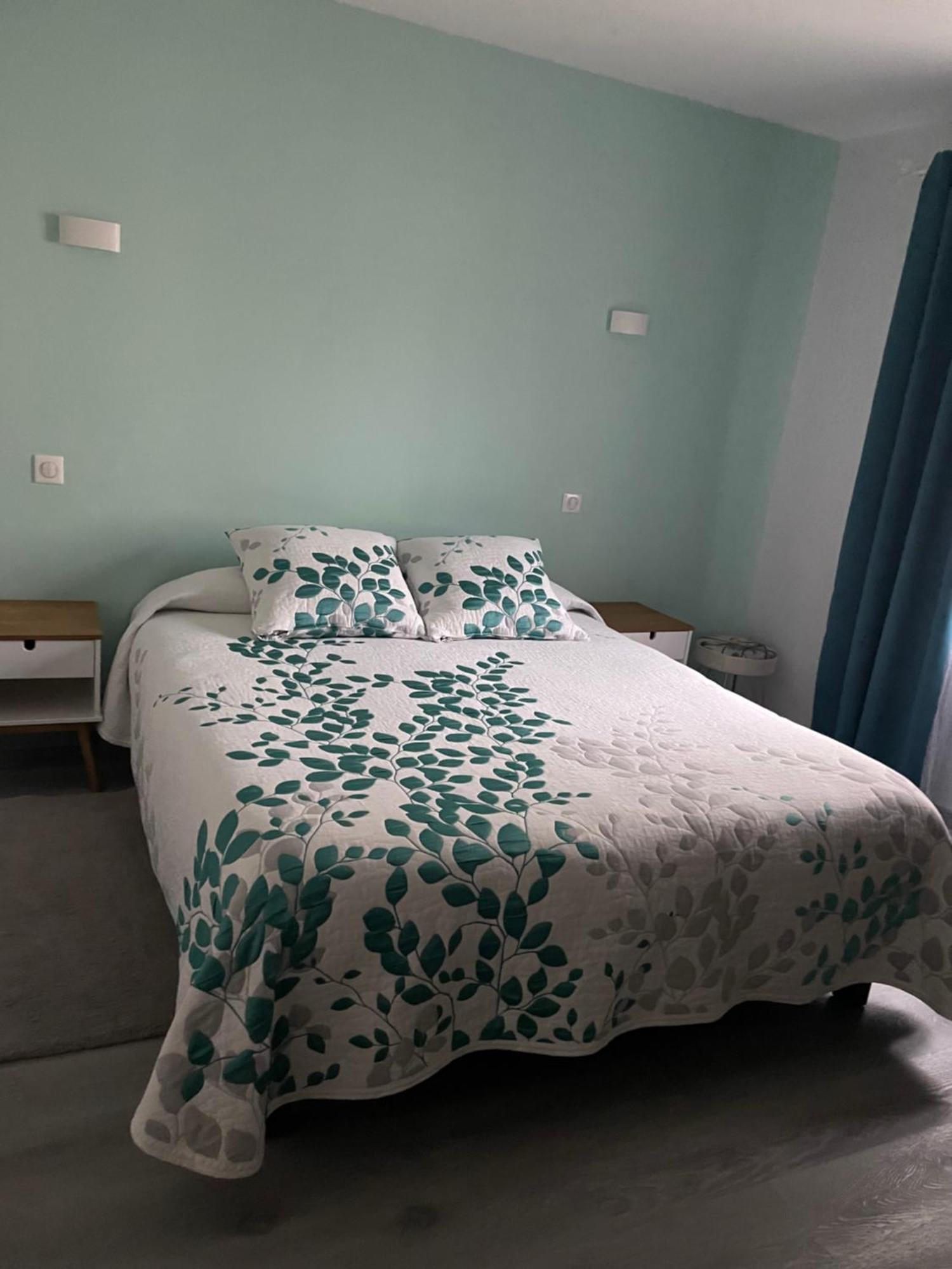 Lagalerne Hotel Neuville-de-Poitou Bagian luar foto